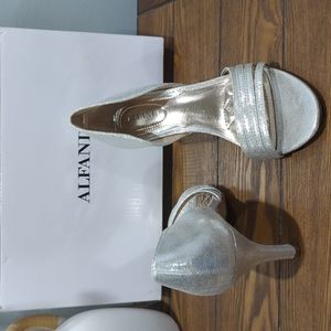 alfani Giorja. Silver open toe